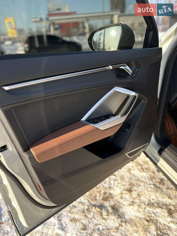 Внедорожник / Кроссовер Audi Q3 2021 в Чернигове