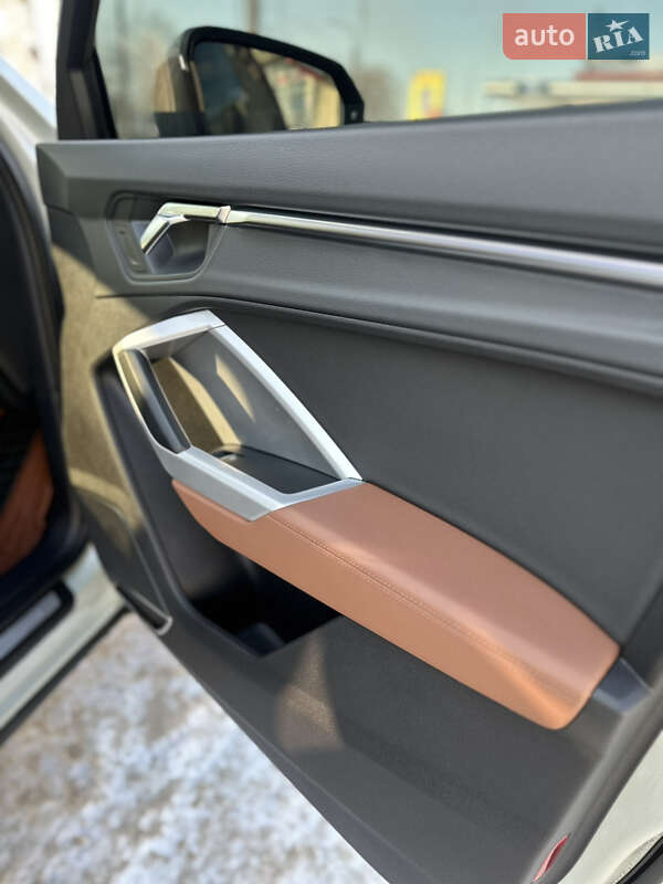 Внедорожник / Кроссовер Audi Q3 2021 в Чернигове