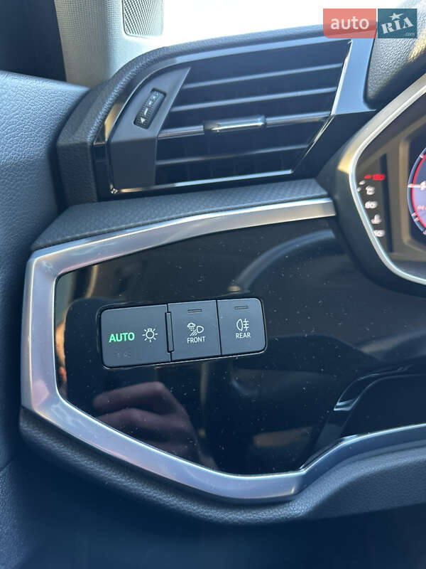 Внедорожник / Кроссовер Audi Q3 2021 в Чернигове