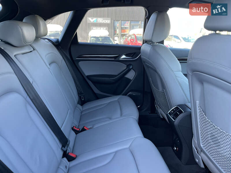 Внедорожник / Кроссовер Audi Q3 2015 в Львове