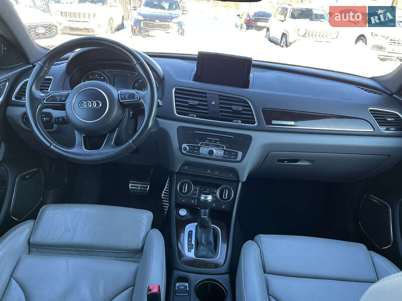 Внедорожник / Кроссовер Audi Q3 2015 в Львове