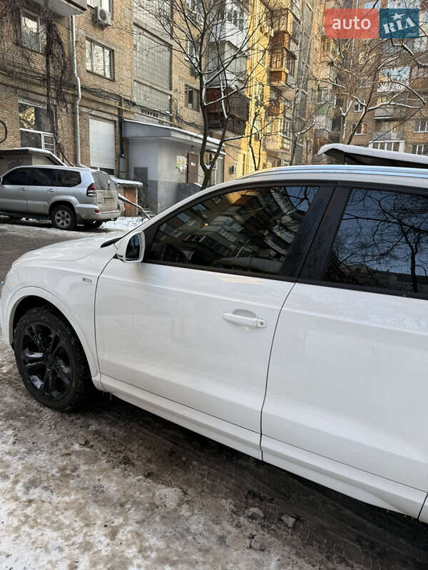 Внедорожник / Кроссовер Audi Q3 2017 в Киеве