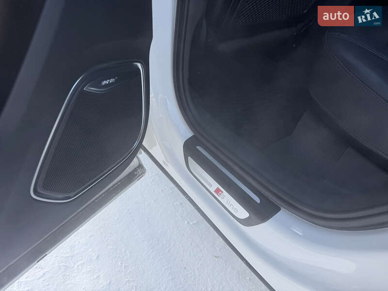 Внедорожник / Кроссовер Audi Q3 2016 в Житомире