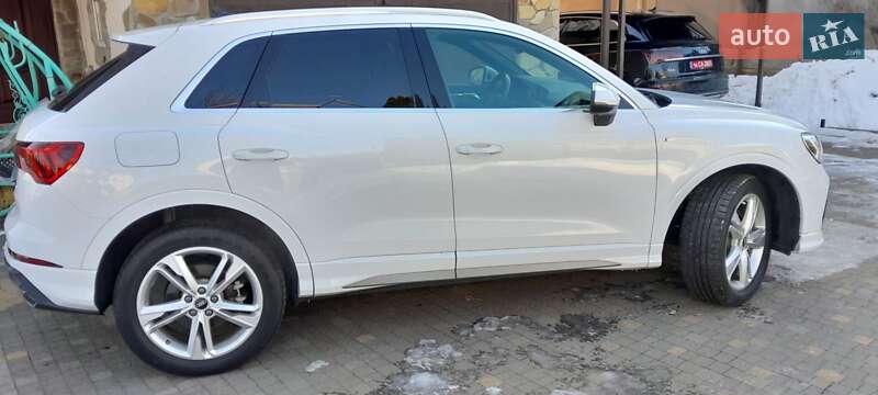 Внедорожник / Кроссовер Audi Q3 2021 в Стрые