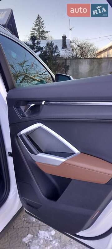 Внедорожник / Кроссовер Audi Q3 2021 в Стрые