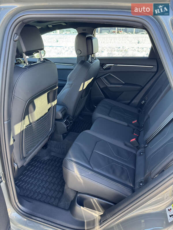 Позашляховик / Кросовер Audi Q3 2019 в Львові фото 19 Позашляховик / Кросовер Audi Q3 2019 в Львові
