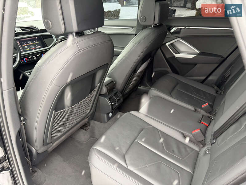 Внедорожник / Кроссовер Audi Q3 2019 в Ужгороде