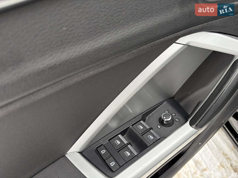 Внедорожник / Кроссовер Audi Q3 2019 в Ужгороде