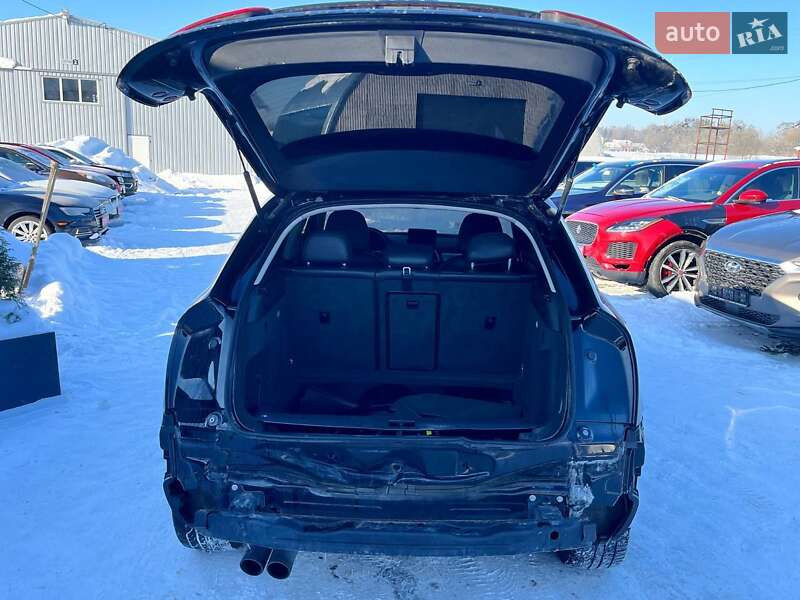 Внедорожник / Кроссовер Audi Q3 2015 в Луцке