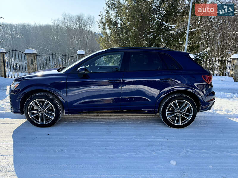 Позашляховик / Кросовер Audi Q3 2024 в Чернівцях