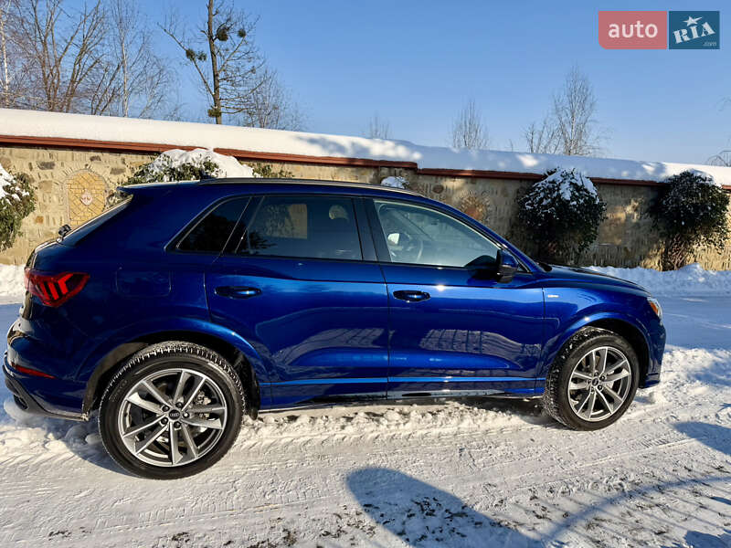 Позашляховик / Кросовер Audi Q3 2024 в Чернівцях
