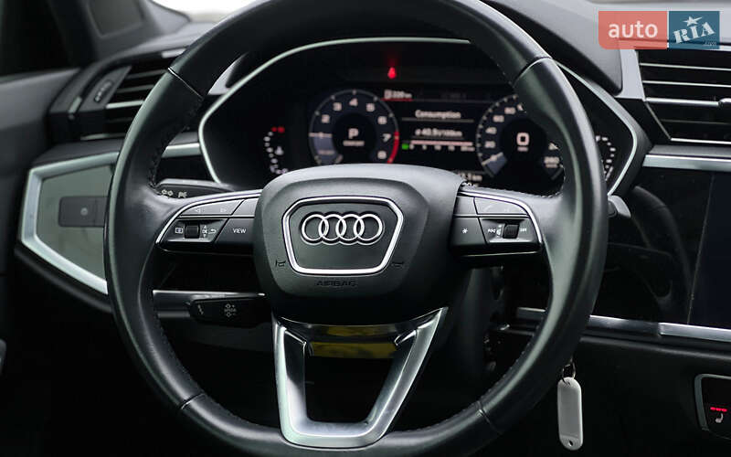 Внедорожник / Кроссовер Audi Q3 2019 в Львове