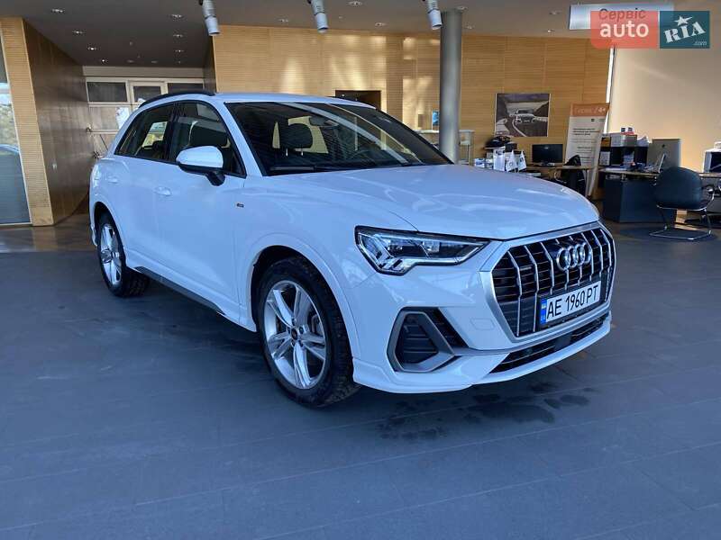 Позашляховик / Кросовер Audi Q3 2022 в Дніпрі