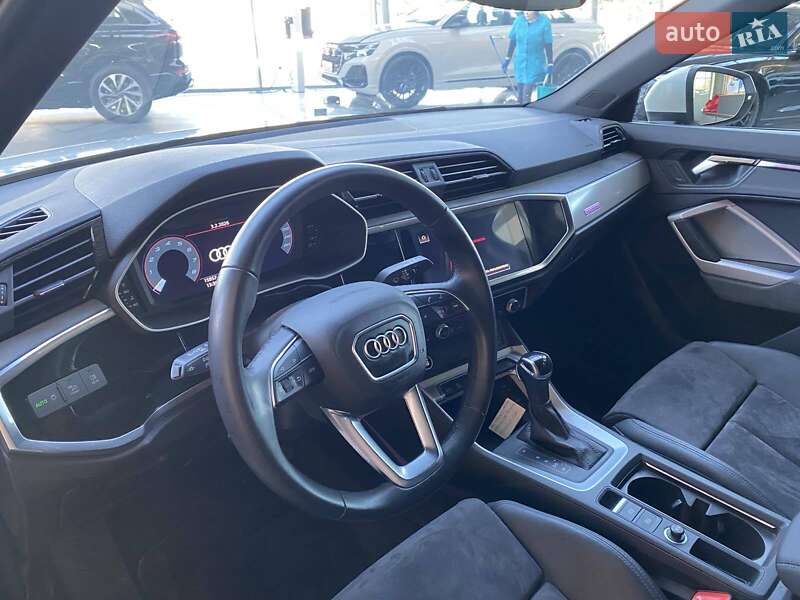Позашляховик / Кросовер Audi Q3 2022 в Дніпрі