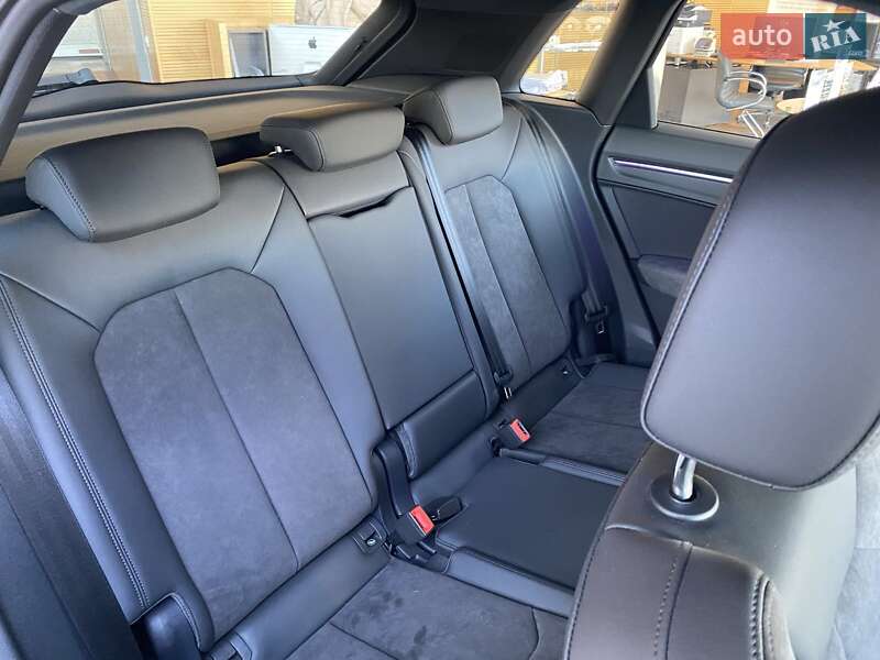 Позашляховик / Кросовер Audi Q3 2022 в Дніпрі