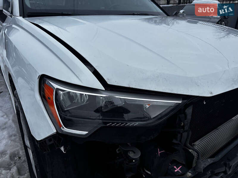 Позашляховик / Кросовер Audi Q3 2019 в Стрию