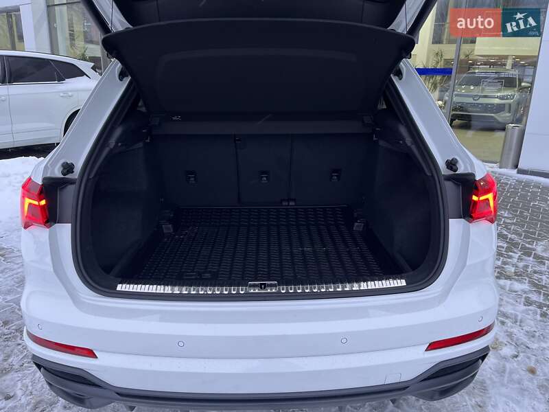 Позашляховик / Кросовер Audi Q3 2021 в Житомирі