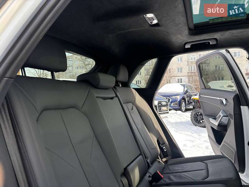 Позашляховик / Кросовер Audi Q3 2020 в Стрию