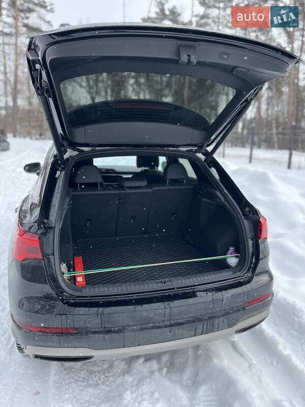 Позашляховик / Кросовер Audi Q3 2019 в Житомирі