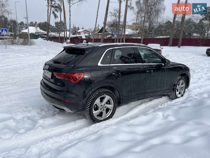 Позашляховик / Кросовер Audi Q3 2019 в Житомирі