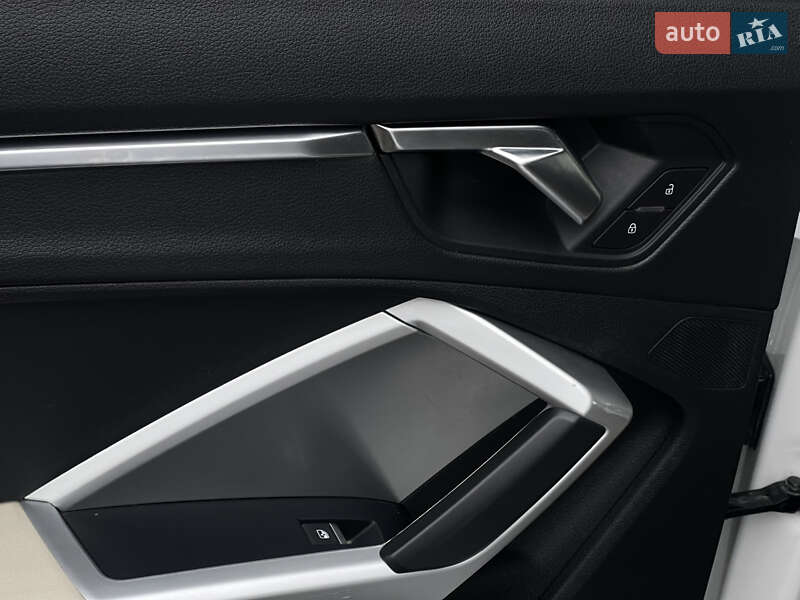 Позашляховик / Кросовер Audi Q3 2019 в Києві