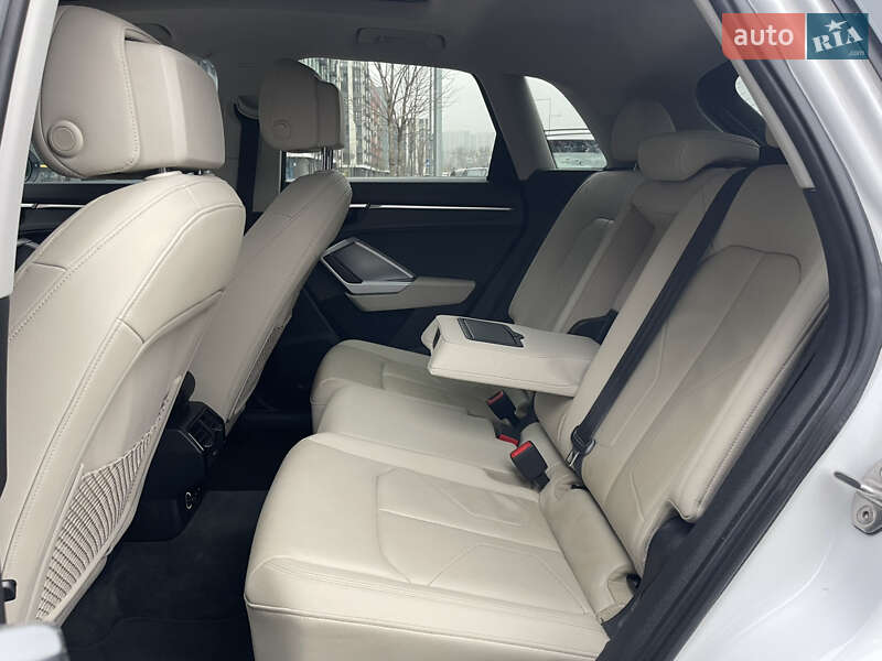 Позашляховик / Кросовер Audi Q3 2019 в Києві