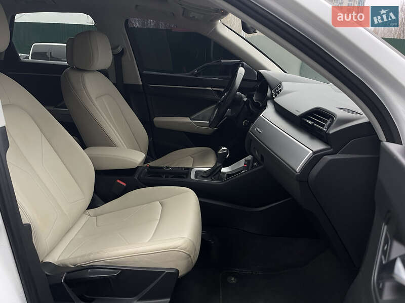 Позашляховик / Кросовер Audi Q3 2019 в Києві