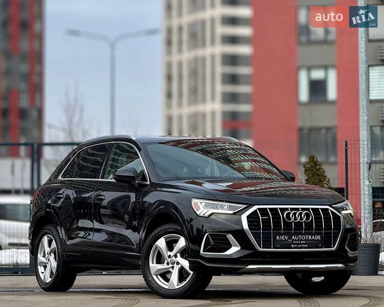 Внедорожник / Кроссовер Audi Q3 2019 в Киеве