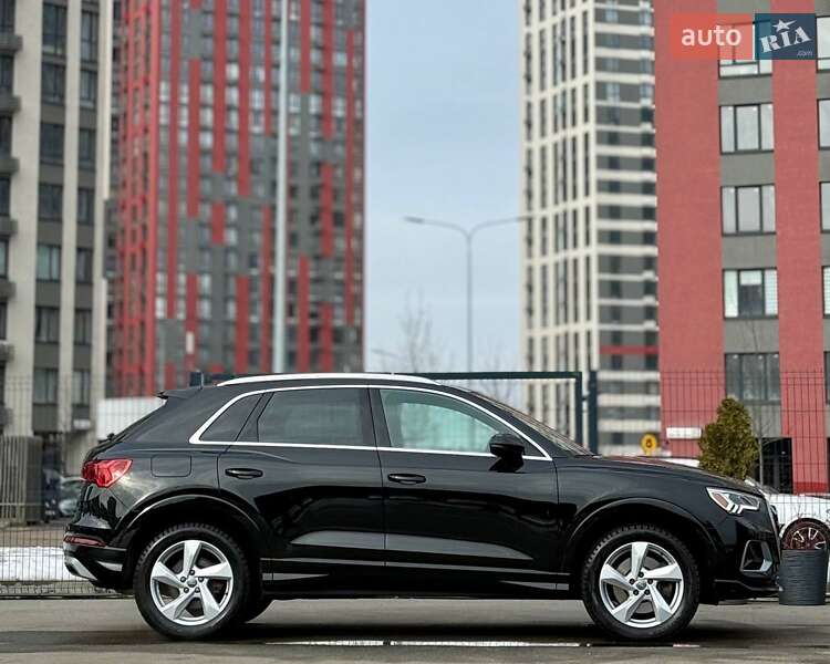 Внедорожник / Кроссовер Audi Q3 2019 в Киеве