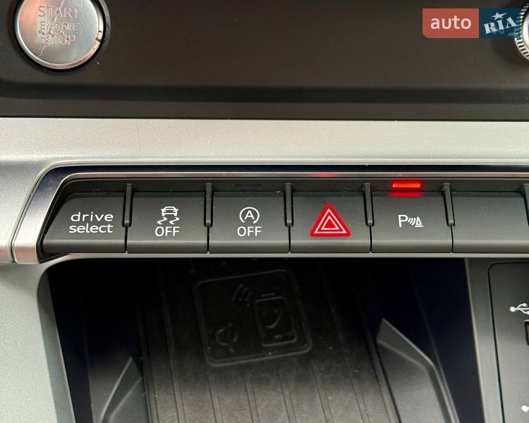 Внедорожник / Кроссовер Audi Q3 2019 в Киеве