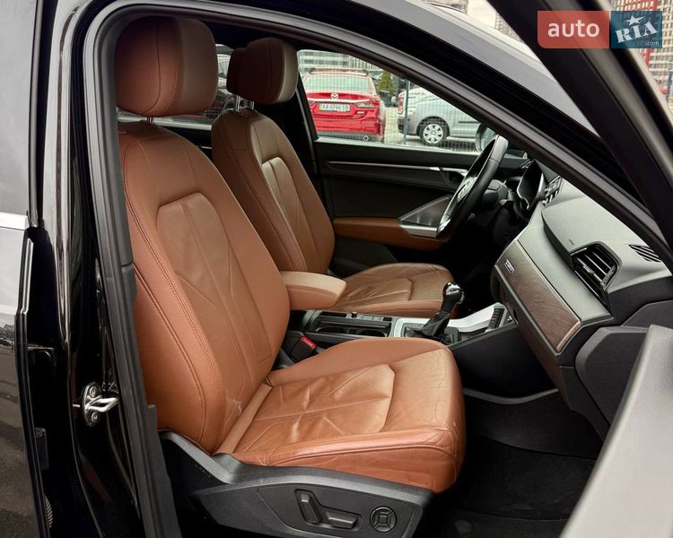 Внедорожник / Кроссовер Audi Q3 2019 в Киеве