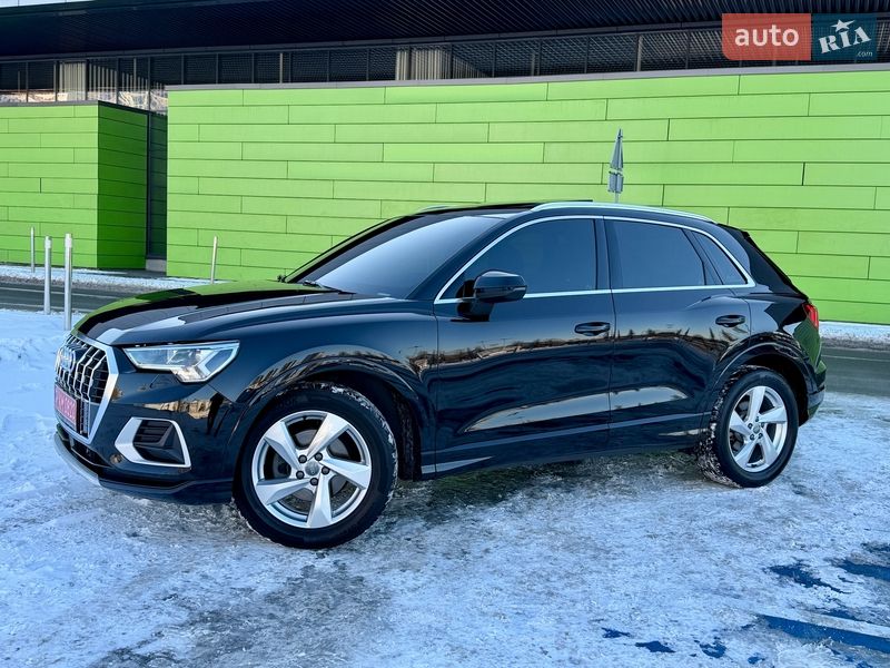 Внедорожник / Кроссовер Audi Q3 2020 в Киеве