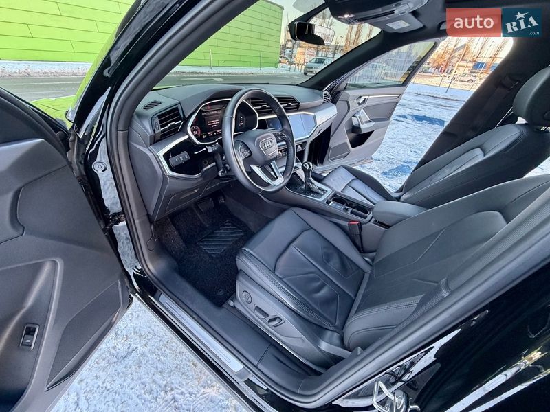 Внедорожник / Кроссовер Audi Q3 2020 в Киеве