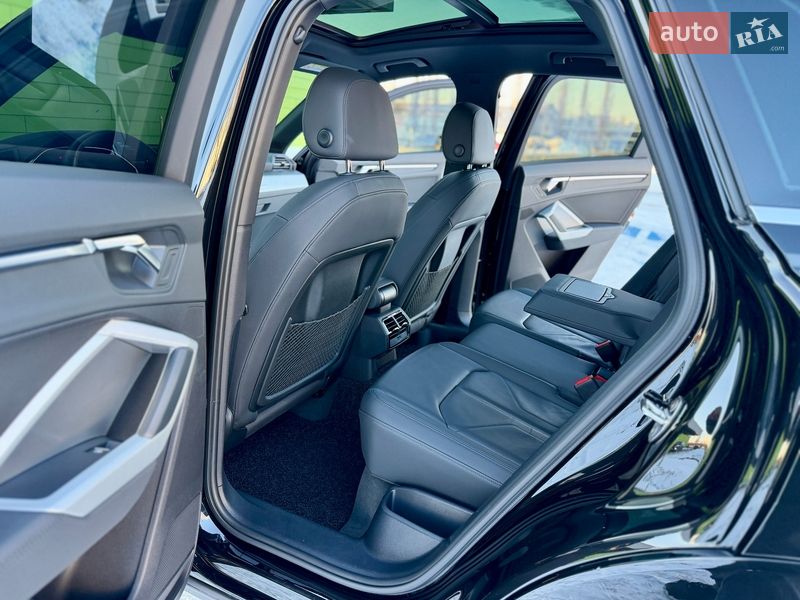 Внедорожник / Кроссовер Audi Q3 2020 в Киеве