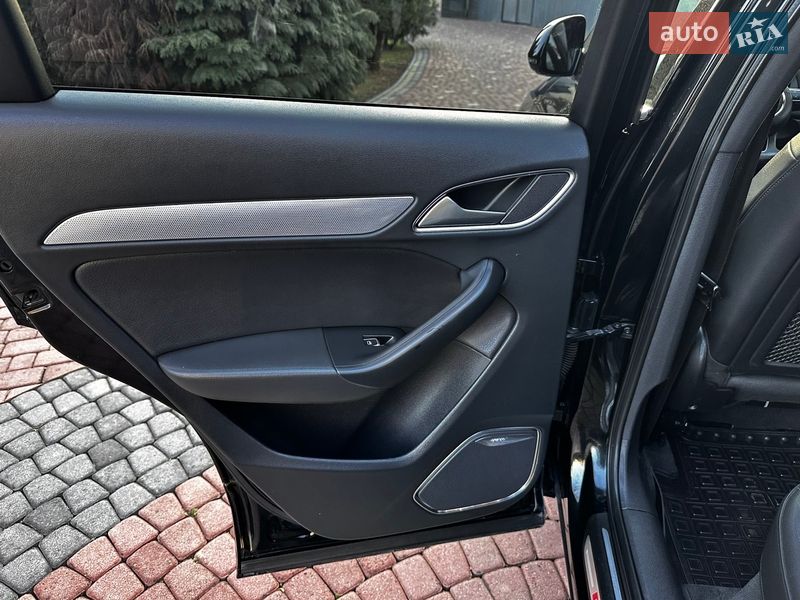 Внедорожник / Кроссовер Audi Q3 2017 в Хусте