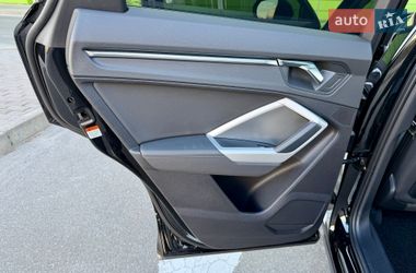 Внедорожник / Кроссовер Audi Q3 2020 в Киеве