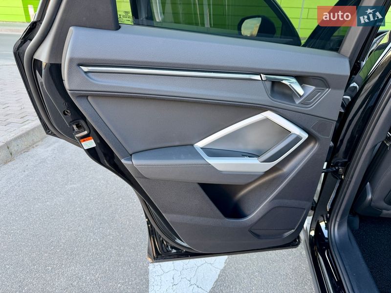Внедорожник / Кроссовер Audi Q3 2020 в Киеве