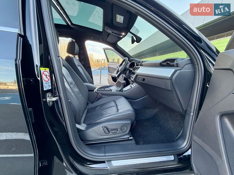 Внедорожник / Кроссовер Audi Q3 2020 в Киеве