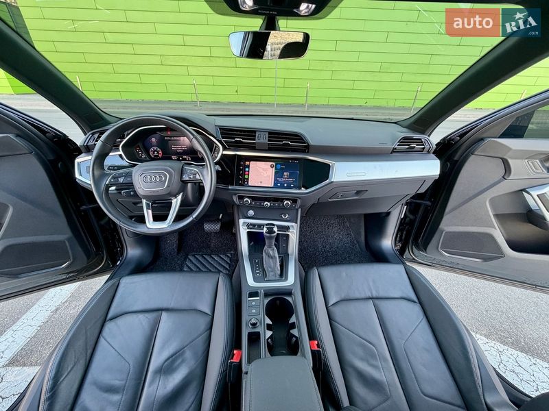 Внедорожник / Кроссовер Audi Q3 2020 в Киеве