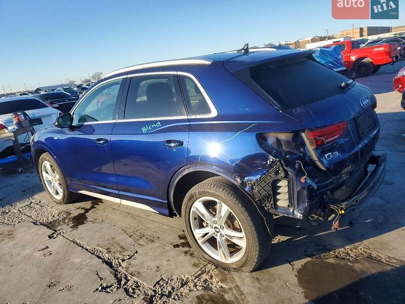 Внедорожник / Кроссовер Audi Q3 2021 в Ужгороде
