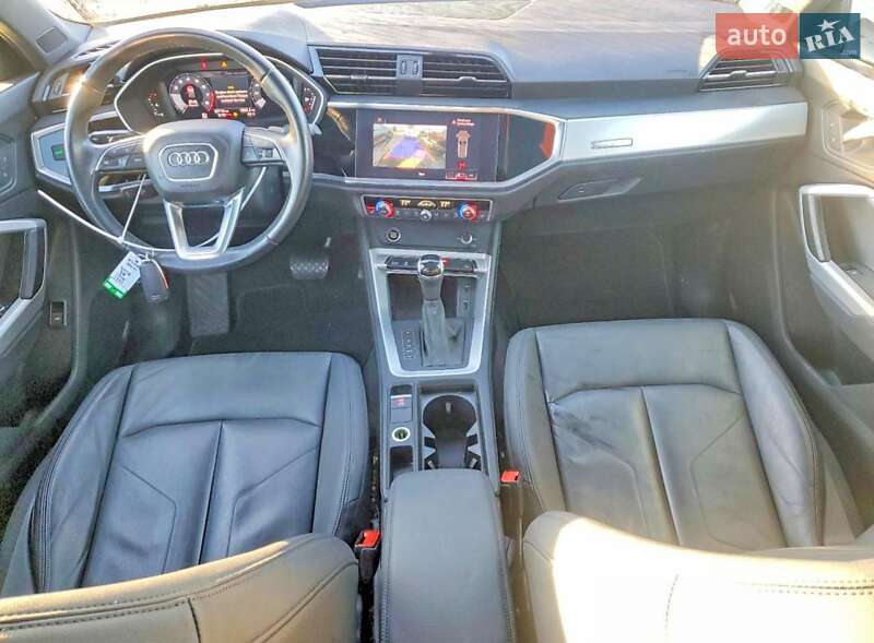 Внедорожник / Кроссовер Audi Q3 2021 в Ужгороде