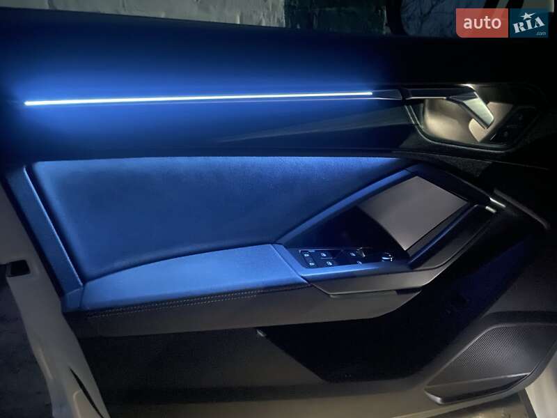 Внедорожник / Кроссовер Audi Q3 2024 в Киеве