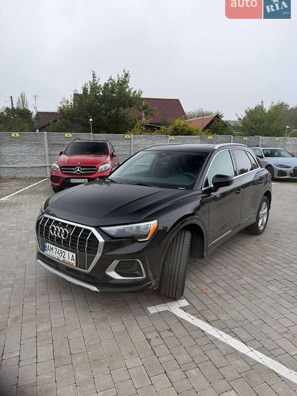 Внедорожник / Кроссовер Audi Q3 2020 в Хмельницком