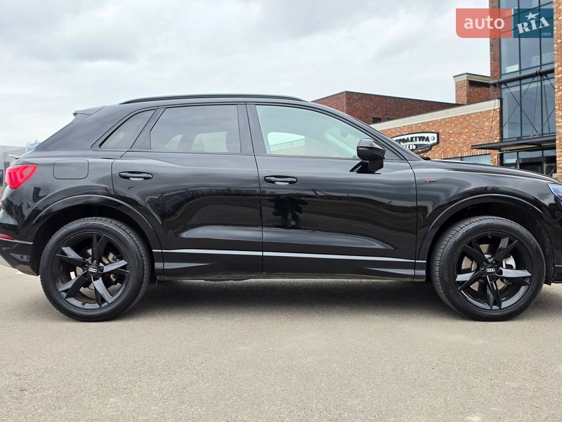 Позашляховик / Кросовер Audi Q3 2021 в Києві