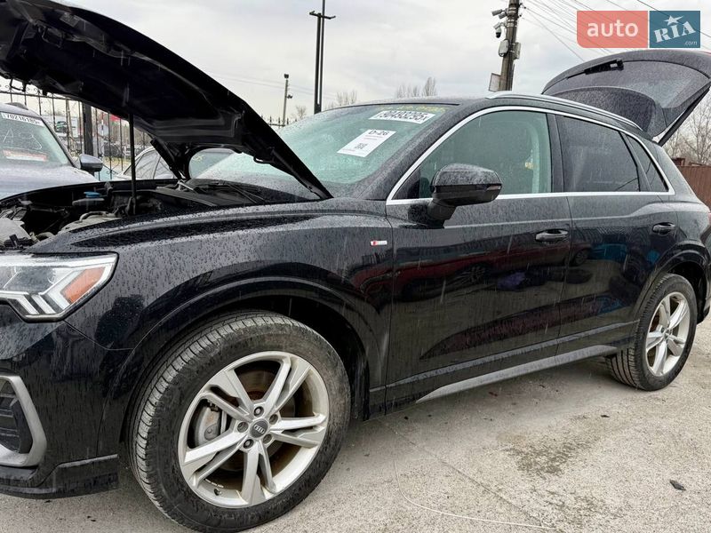 Внедорожник / Кроссовер Audi Q3 2019 в Киеве