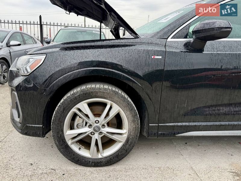 Внедорожник / Кроссовер Audi Q3 2019 в Киеве