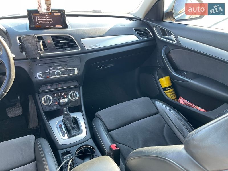 Позашляховик / Кросовер Audi Q3 2011 в Чернівцях