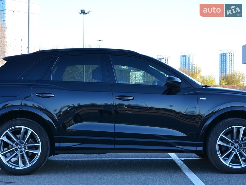 Позашляховик / Кросовер Audi Q3 2023 в Києві