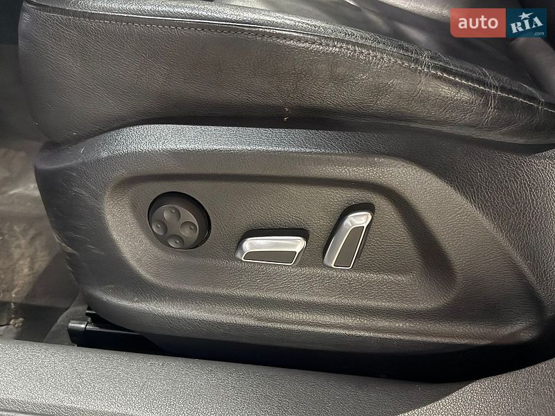 Внедорожник / Кроссовер Audi Q3 2015 в Киеве