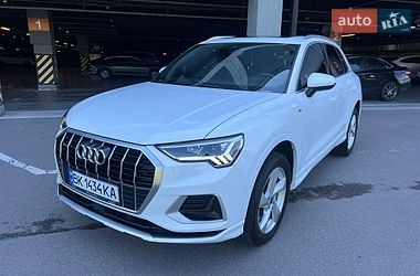 Внедорожник / Кроссовер Audi Q3 2020 в Киеве